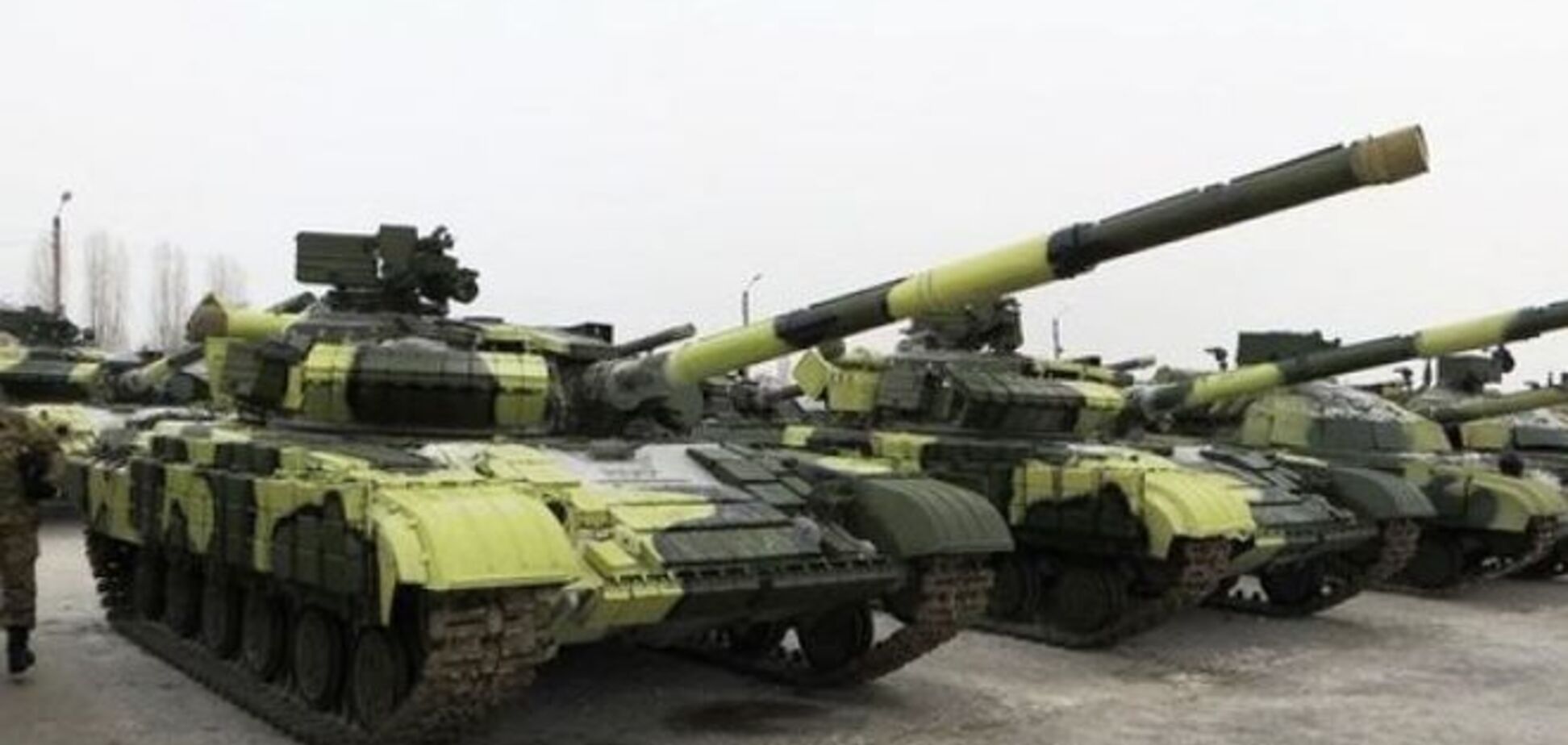 Терористи на танках під Донецьком атакували прикордонників: є постраждалі