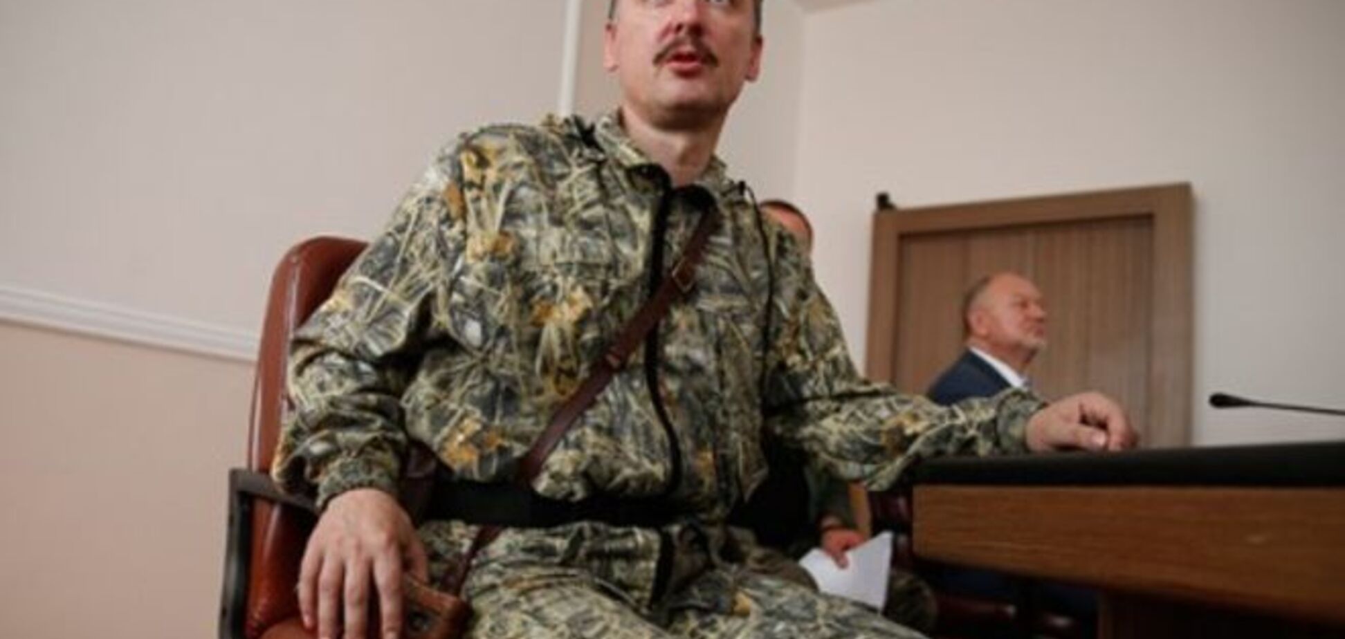 Очередной 'симулякр': Стрелков осудил азаровский 'Комитет спасения Украины'