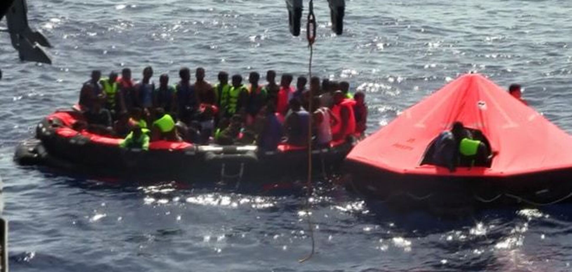 По пути в Евросоюз сотни мигрантов из Африки утонули в Средиземном море