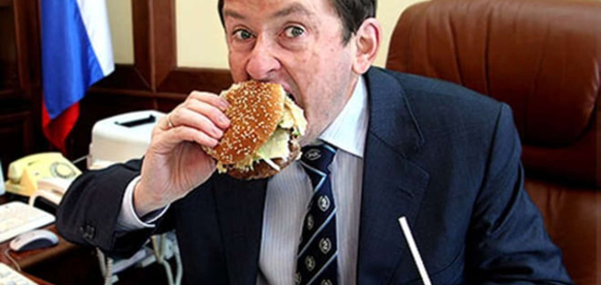 Запретный плод: российских чиновников за поедание санкционных продуктов будут наказывать