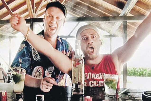 'Стыдно и сцикотно': туристы перестали хвастаться на курортах надписями 'Россия'