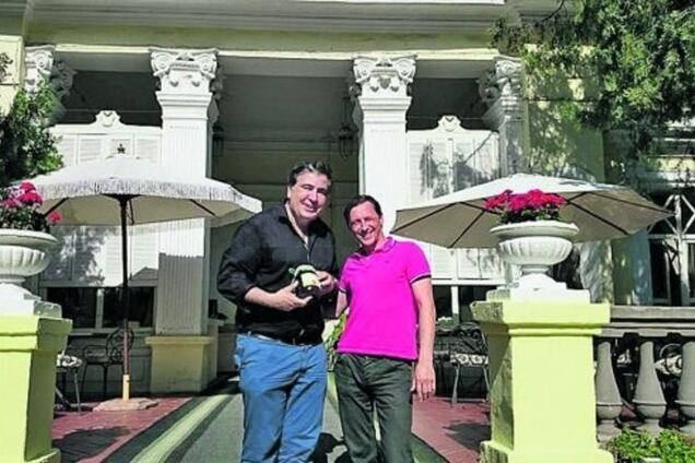 Где и чем завтракают украинские политики: французская трапеза Саакашвили и космоборщ для нардепов