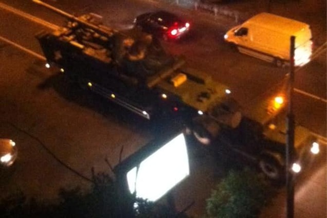 По Киеву проехала военная техника: фотофакт