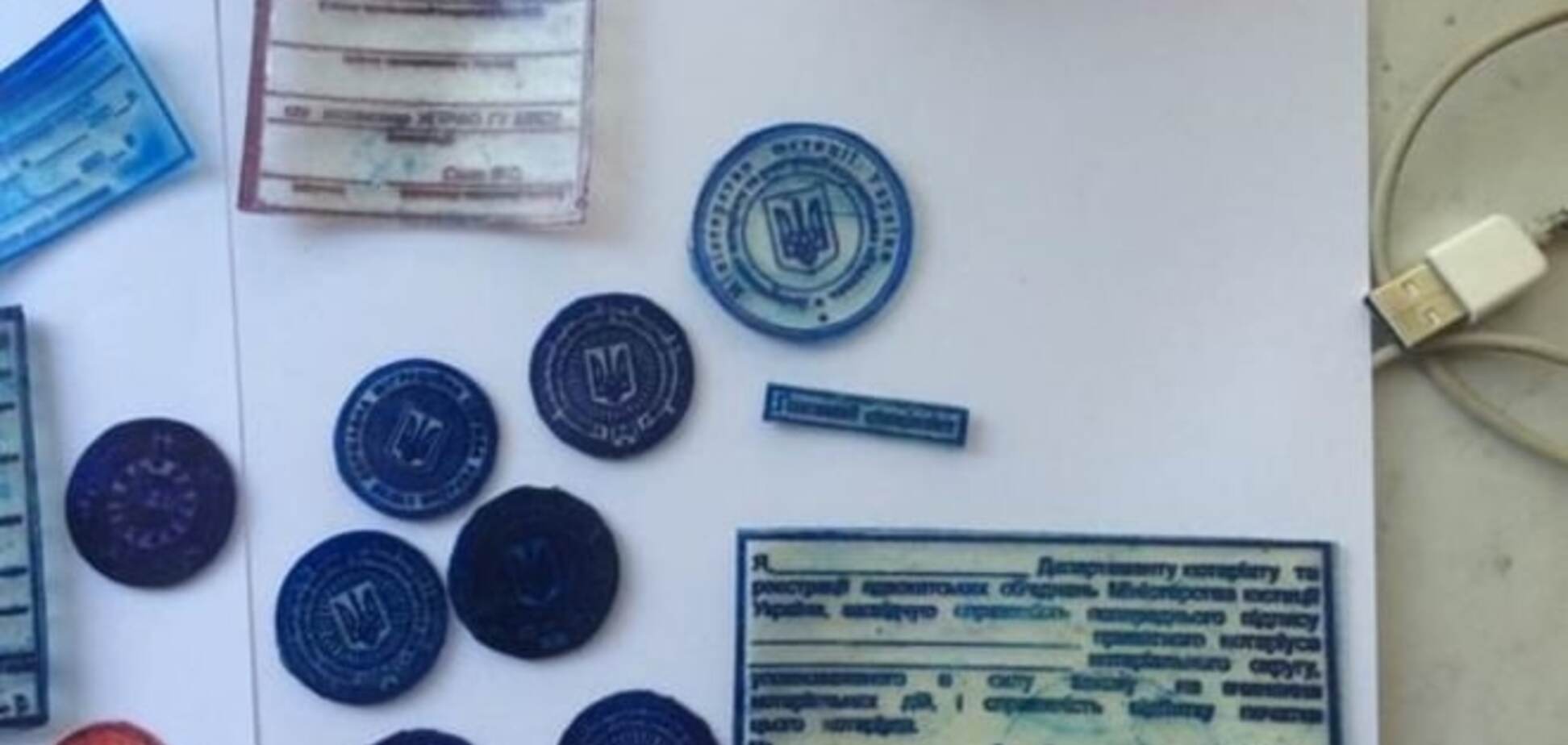 У Києві накрили підпільну друкарню з фальшивими паспортами