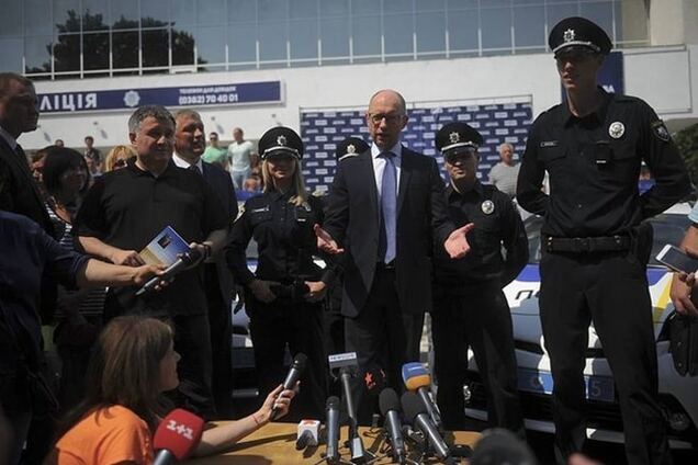 Хитрий Аваков і Яценюк презентували нову патрульну службу в Хмельницькому