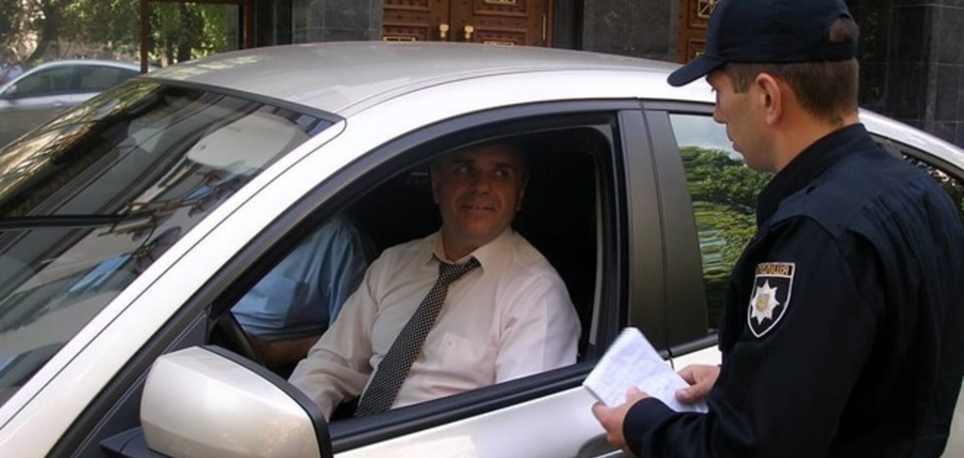У Києві копи прямо під ГПУ оштрафували авто з 'діамантовим' прокурором: опубліковані фото