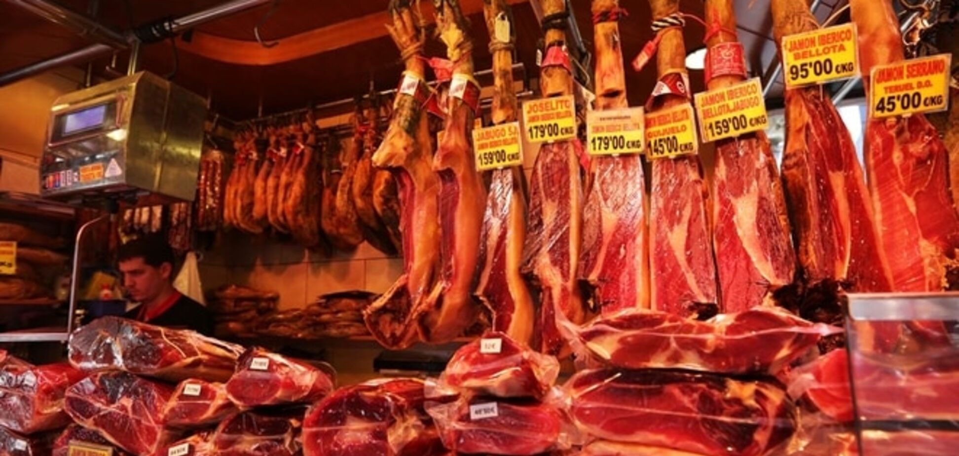 Сжечь и закопать: Россельхознадзор отказался раздавать запретную еду бедным детям