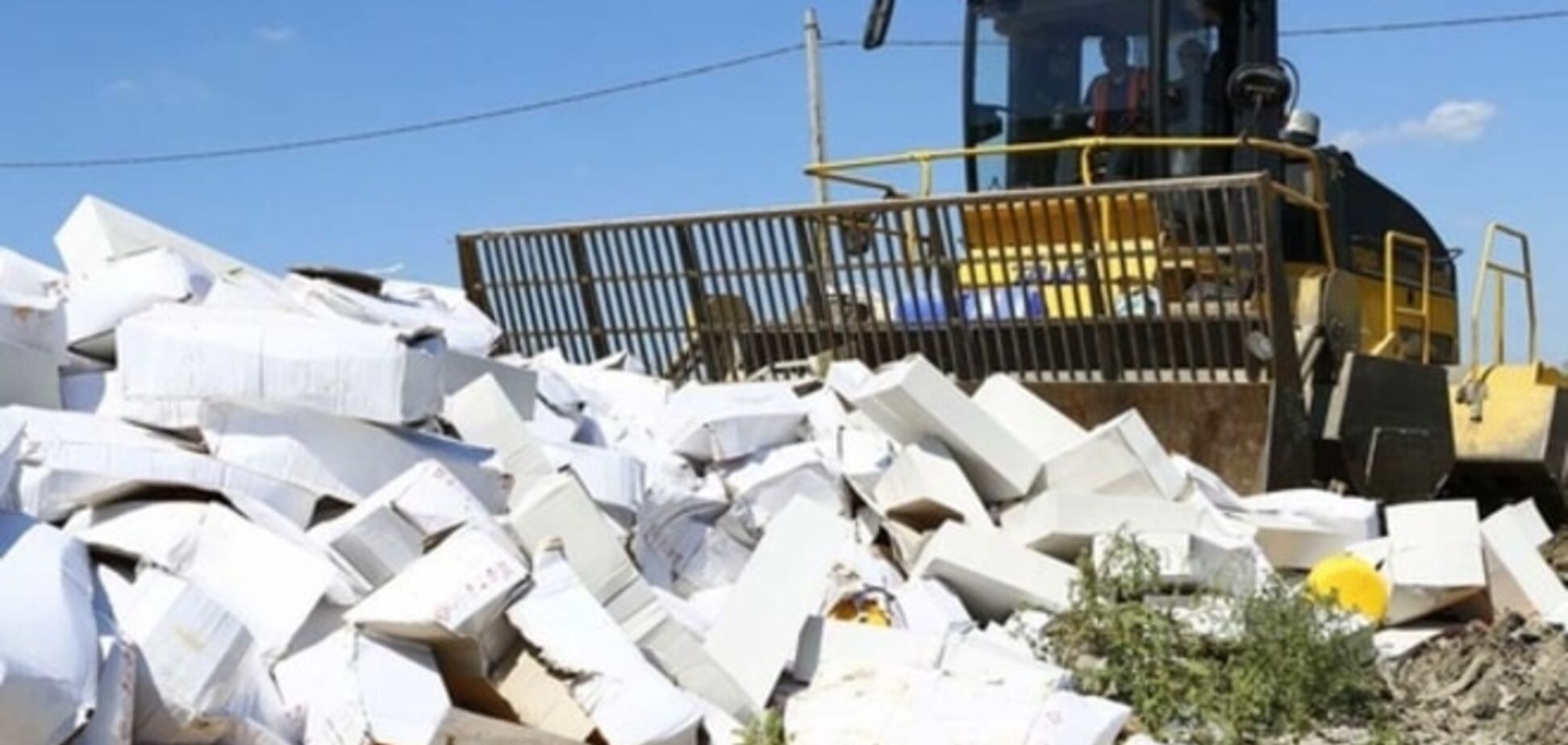 Знищення бульдозерами санкційного сиру в Росії: опубліковано відео