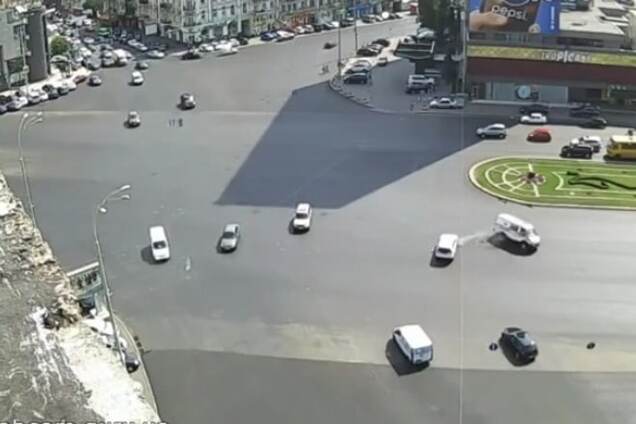 ДТП со скорой в Киеве: появилось видео столкновения