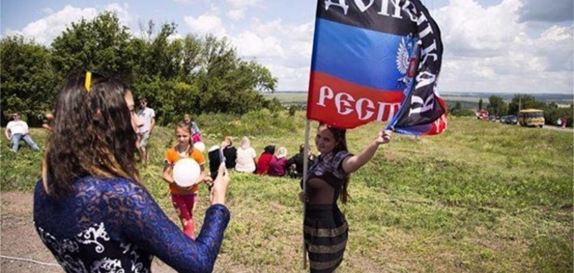 'ДНР'-овцы в сети похвастались фото на месте катастрофы MH17