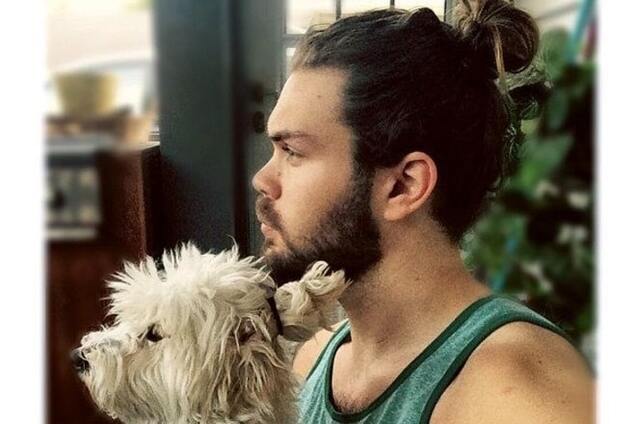 Собаки-бунтари с гульками покорили сеть: 20 смешных фото