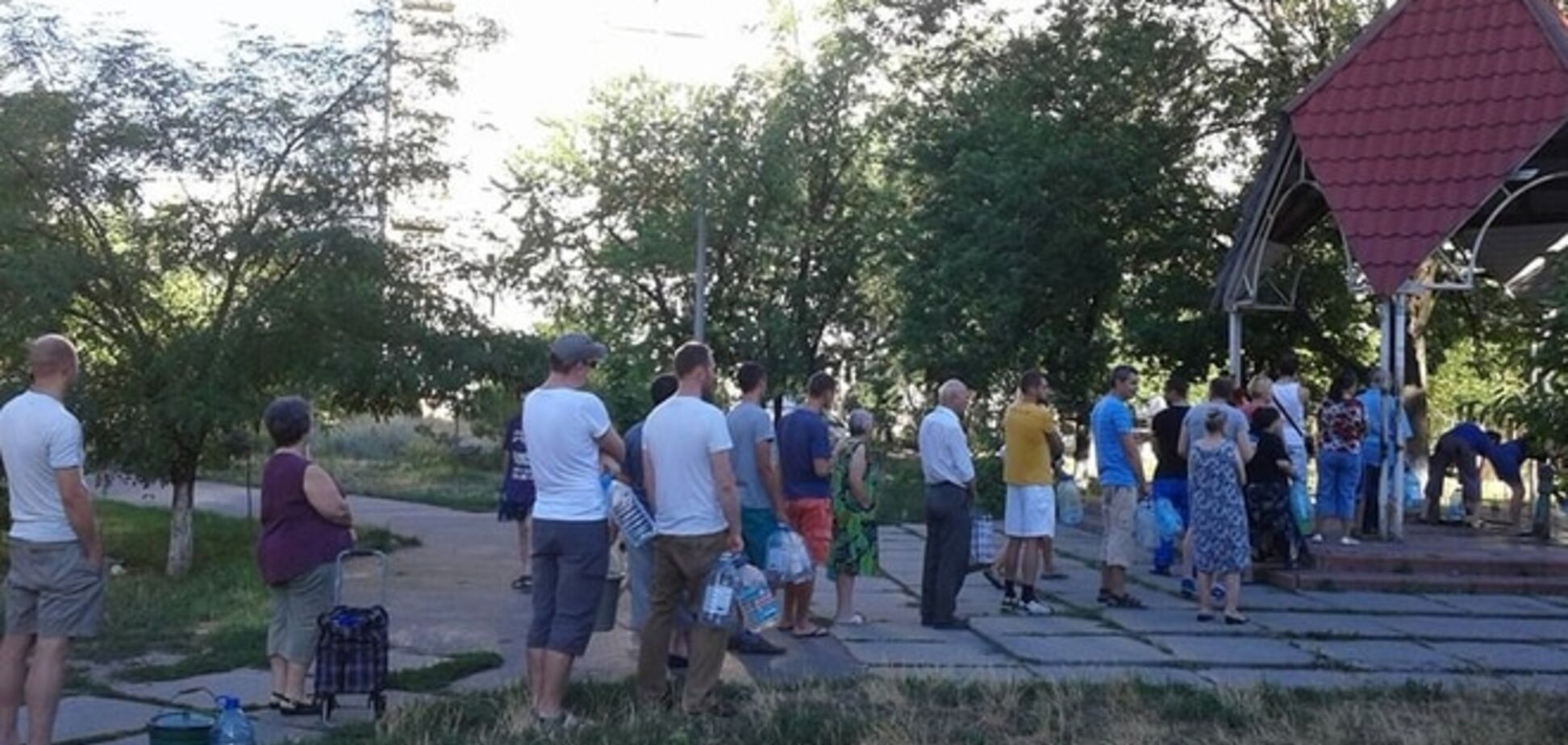 В Киеве жители отключенных от воды домов атаковали бюветы