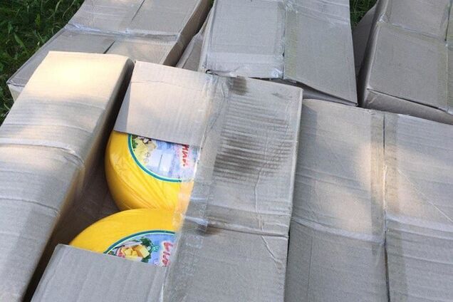 Пища для бульдозеров: фото и видео, как украинец пытался вывезти в Россию полтонны сыра