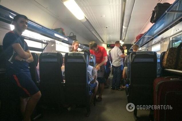 В поезде 'Дарница-Одесса' произошла драка из-за пары влюбленных неформалов