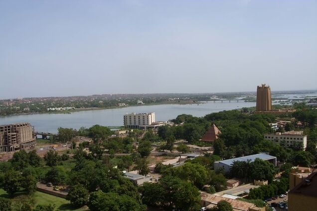 В Мали неизвестные напали сразу на три гостиницы: есть жертвы