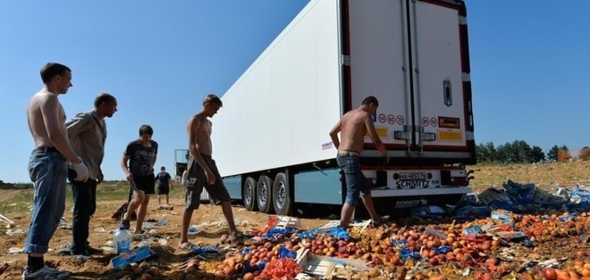 Персик не пройшов! Як на кордоні з Білоруссю зрівняли з землею 200 тонн фруктів: 'соковиті' фото