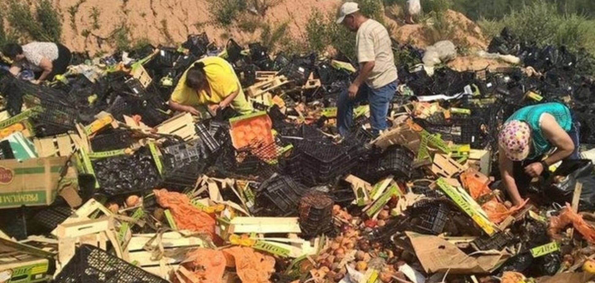 Журналист: только Путин мог заставить 'народ, победивший фашизм', ползать по свалкам