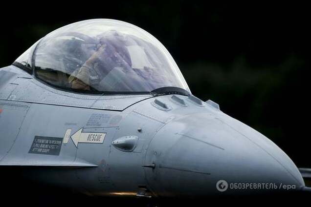 США отправят истребители в Турцию для борьбы с террористами 'ИГИЛ'