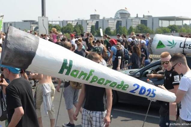 Конопляный парад: 'обкуренные' немцы требовали легализовать марихуану