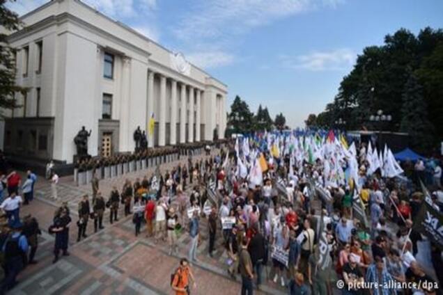 Демократична коаліція в Україні: період напіврозпаду?