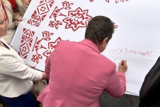 Блогер уличил российскую чиновницу в чудовищной безграмотности: фотофакт