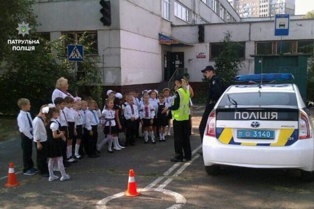 Киевская полиция провела урок безопасности в школах: фоторепортаж