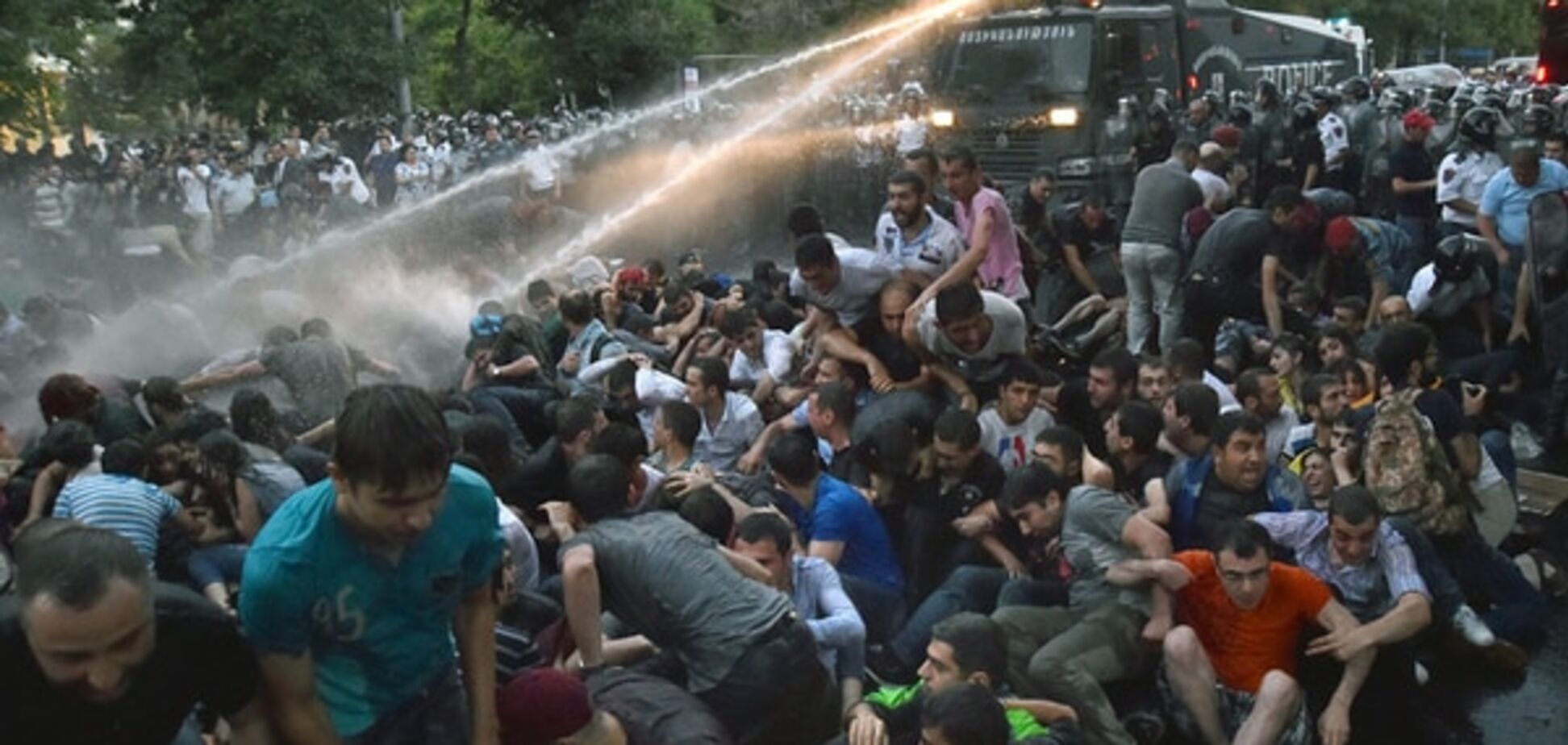 'Тарифный Майдан' в Ереване возобновил протесты