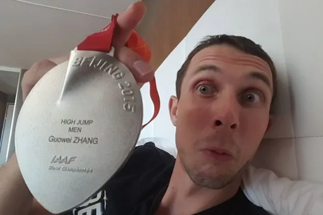 Знаменитий український чемпіон потролив китайців: фотофакт