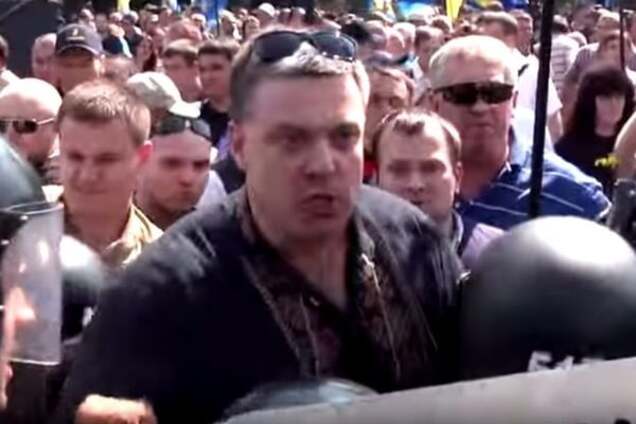 Милиция показала повестки Тягнибоку и его соратникам