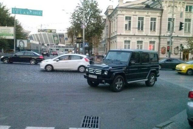 'Герой парковки' по-киевски: где ехал, там и стал