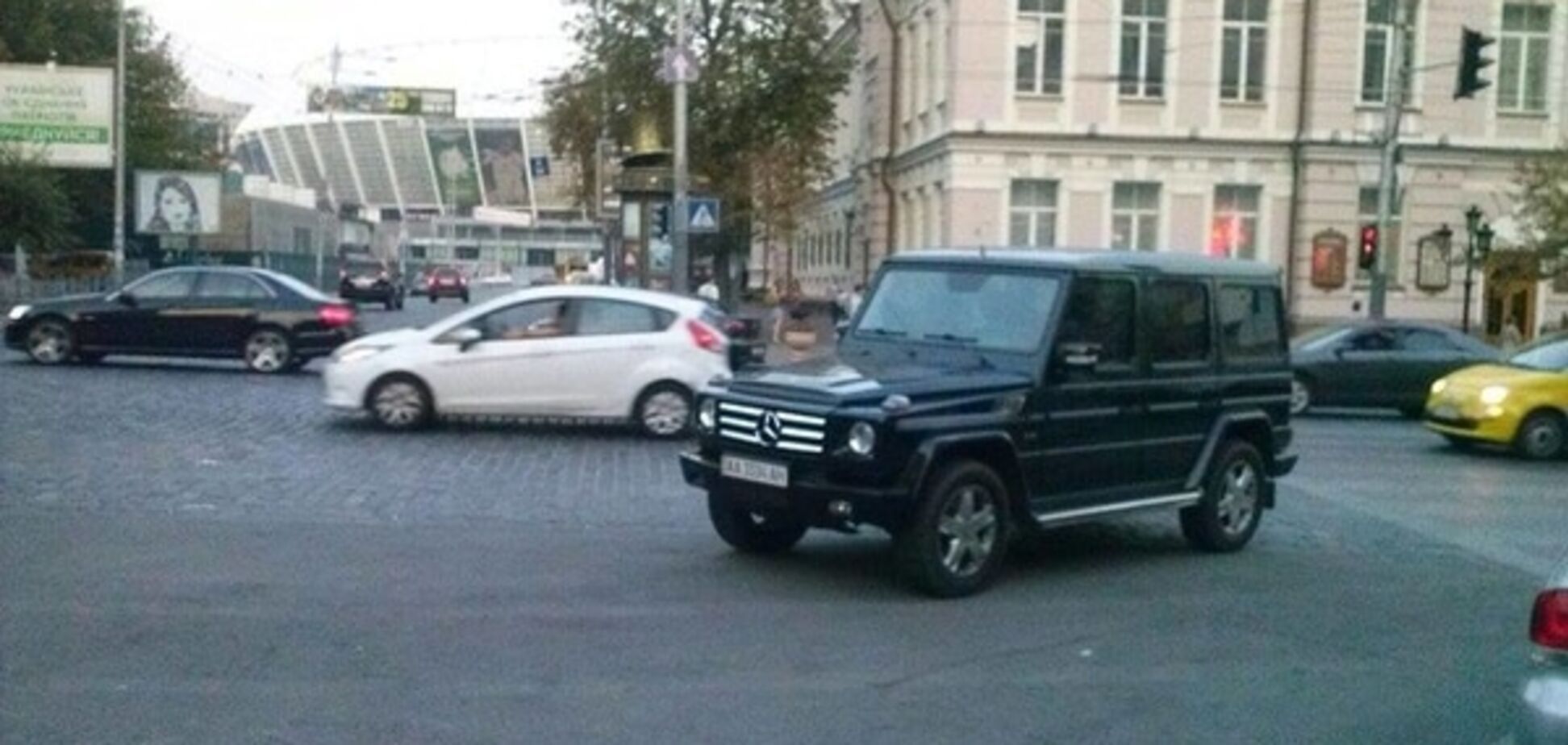 'Герой парковки' по-киевски: где ехал, там и стал