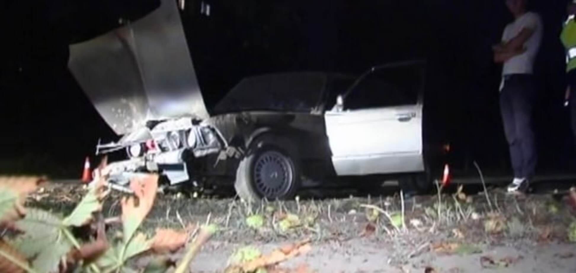 'Крепкие каштаны'. В Киеве пьяный водитель разбил BMW: видео аварии