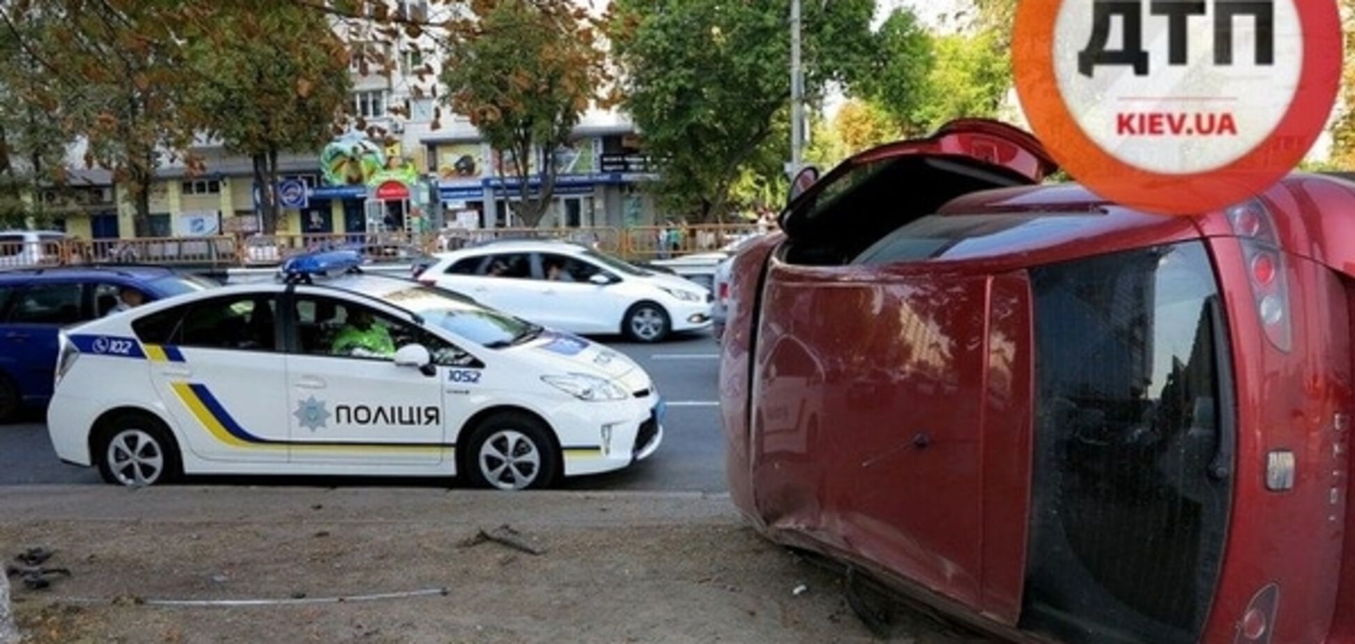 'Родился в рубашке'. В Киеве водитель отделался синяками в жутком ДТП: фото аварии