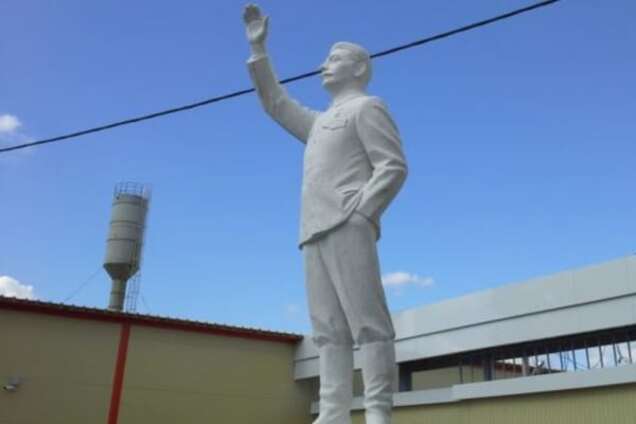 В России установили трехметровый памятник Сталину: опубликованы фото