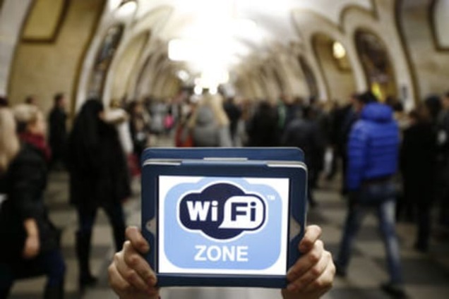 На центральных станциях киевского метро появился бесплатный Wi-Fi