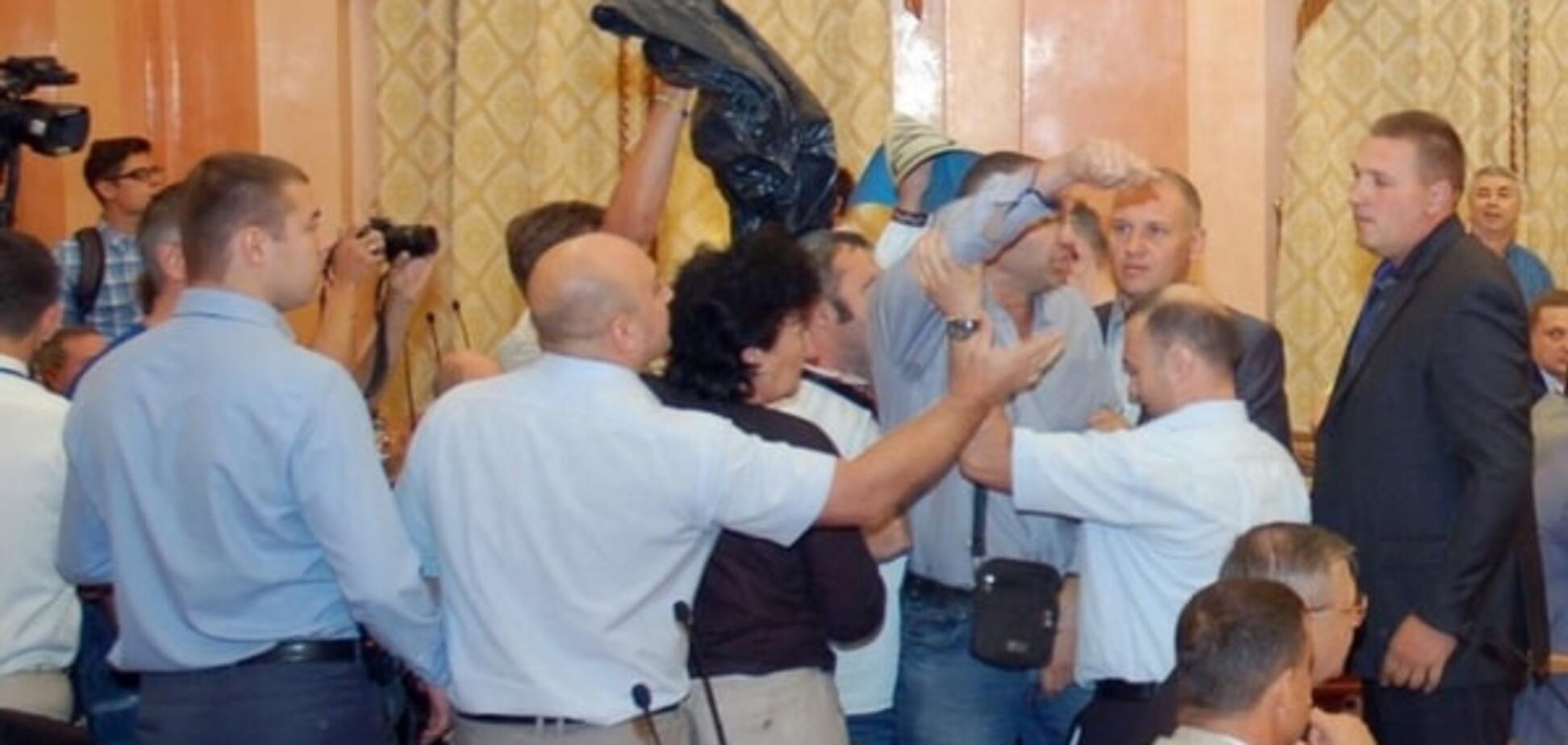 В Одесском горсовете драка: депутаты не захотели признать Россию агрессором