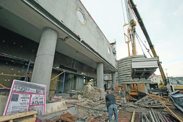В Киеве откроют восстановленный после масштабного пожара кинотеатр 'Жовтень': опубликованы фото