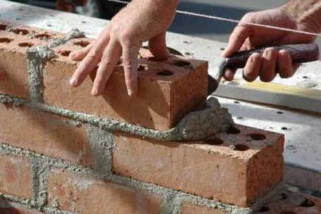 Завод в России выплатил работникам зарплату кирпичами