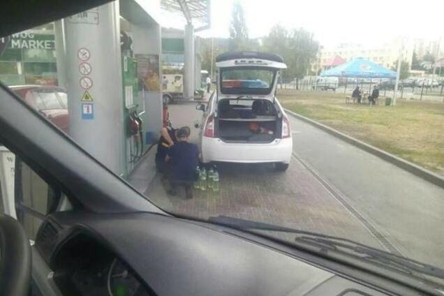 На Киевщине патрульные с бутылками бензина получили выговор