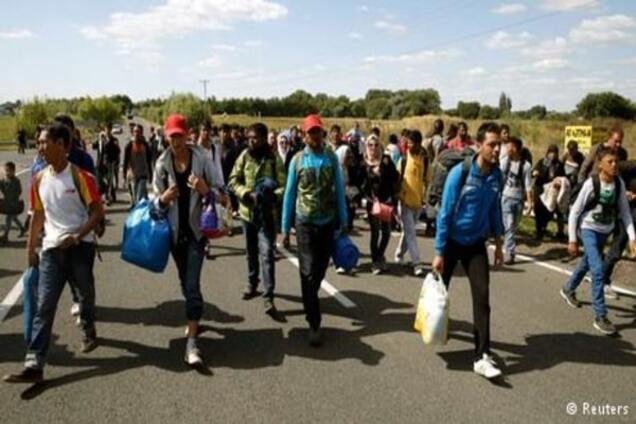 Комментарий: Проблема беженцев в Европе интересует россиян. Но не трогает