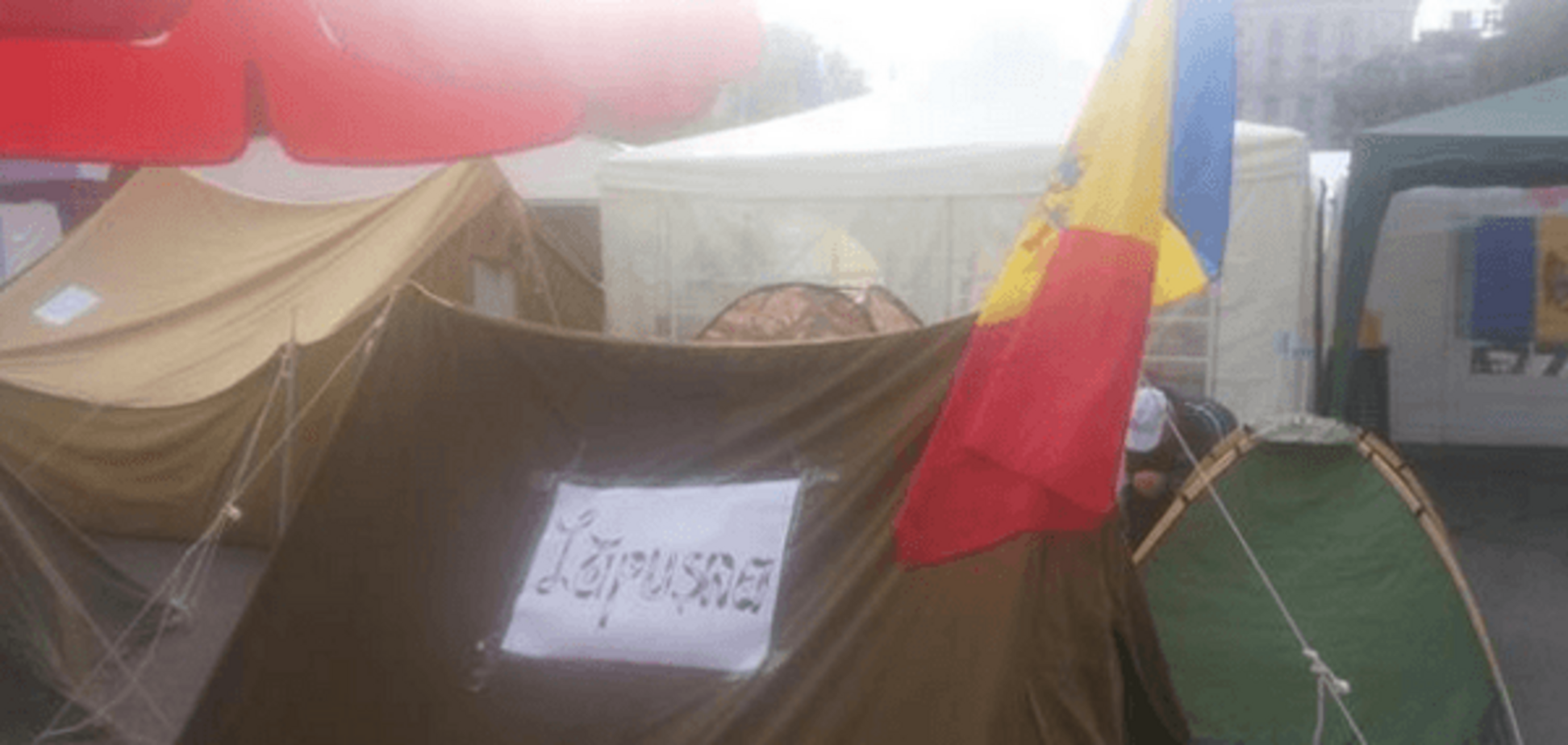 За одну ночь 'Городок Свободы' в Кишиневе вырос вдвое: фотофакт