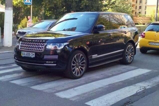 'Плювати на всіх': у Києві Range Rover 'з'їв' пішохідний перехід
