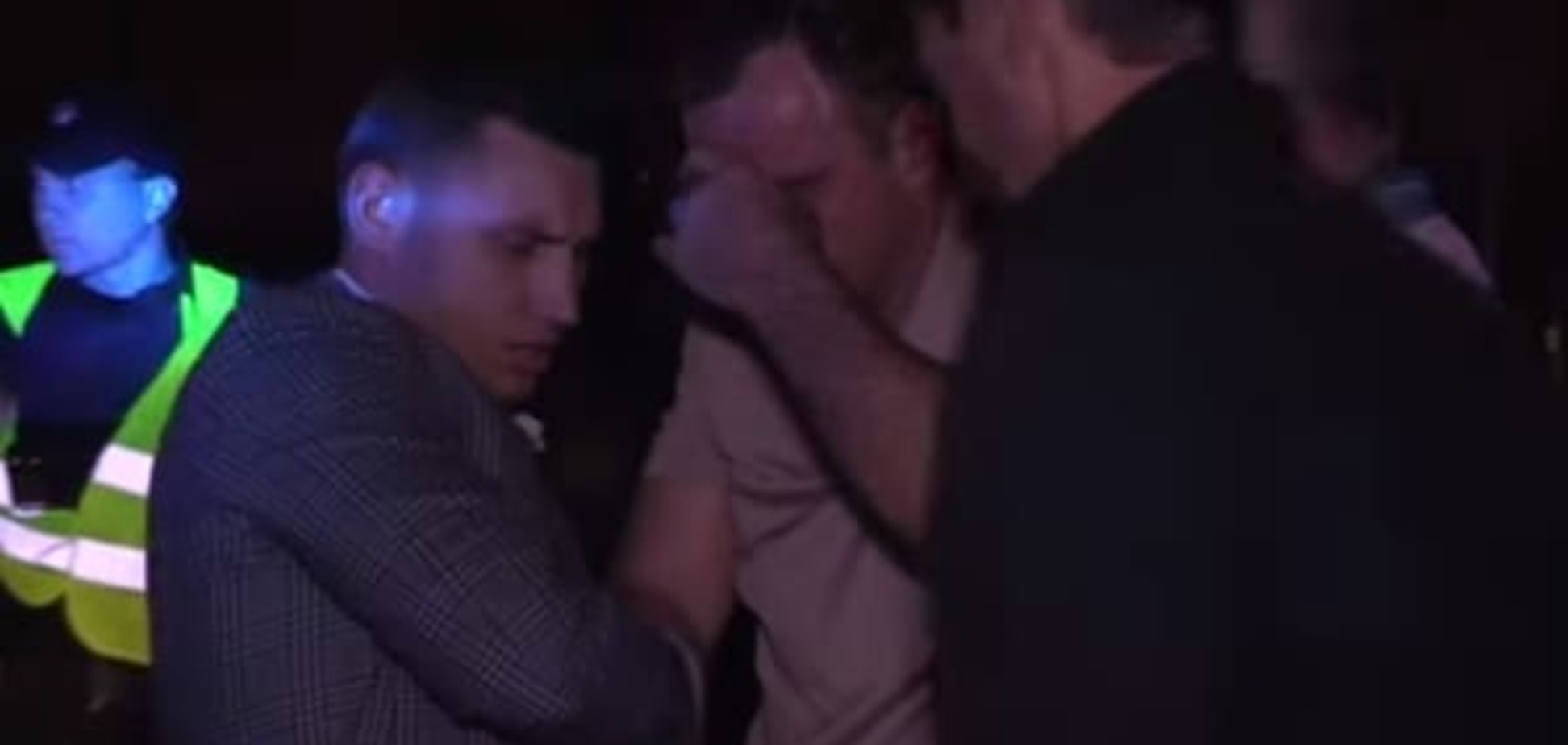 В Киеве полиция поймала пьянющего водителя за рулем Lexus: видео инцидента