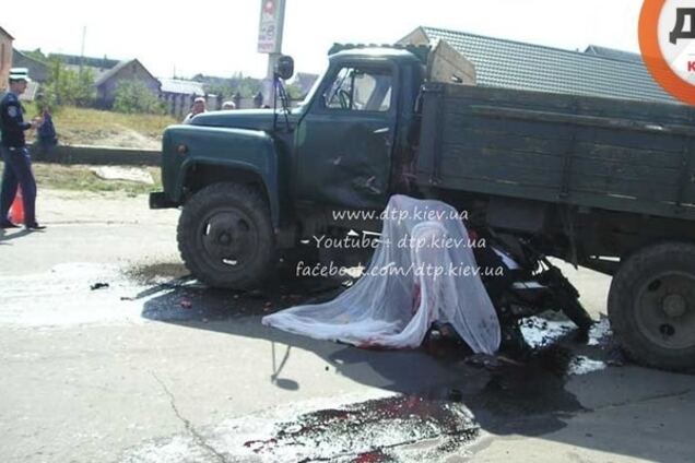 В жуткой аварии на Ривненщине погибли двое людей: фото с места ДТП
