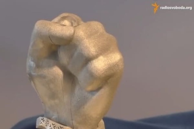 У Києві хочуть встановити пам'ятник у вигляді кулака
