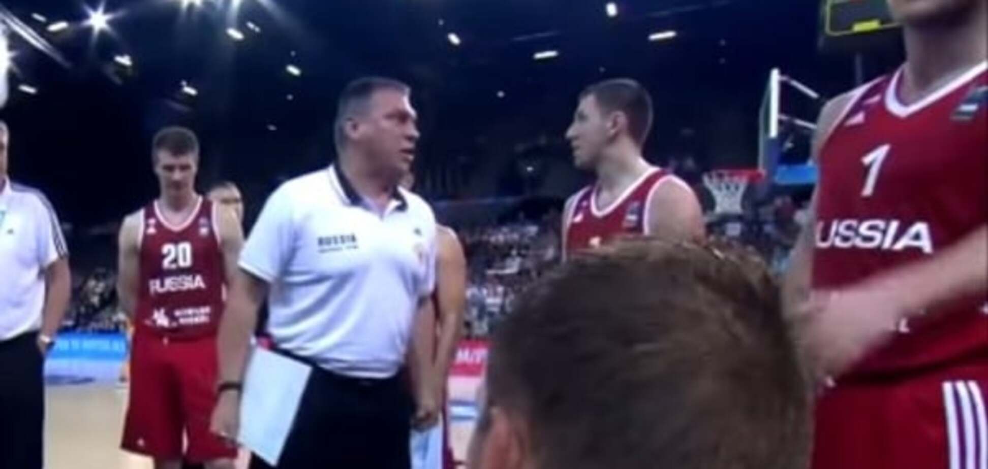 'С*ка, йди до йо*аної матері!' Тренер збірної Росії обматюкав гравця на ЧЄ: відео інциденту