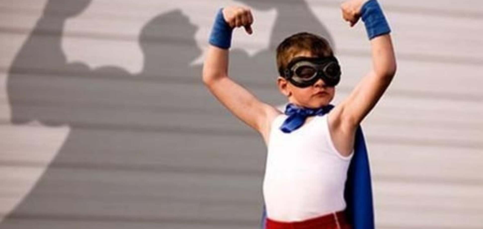 Сеть взорвало видео с мальчиком, который испугался своей тени