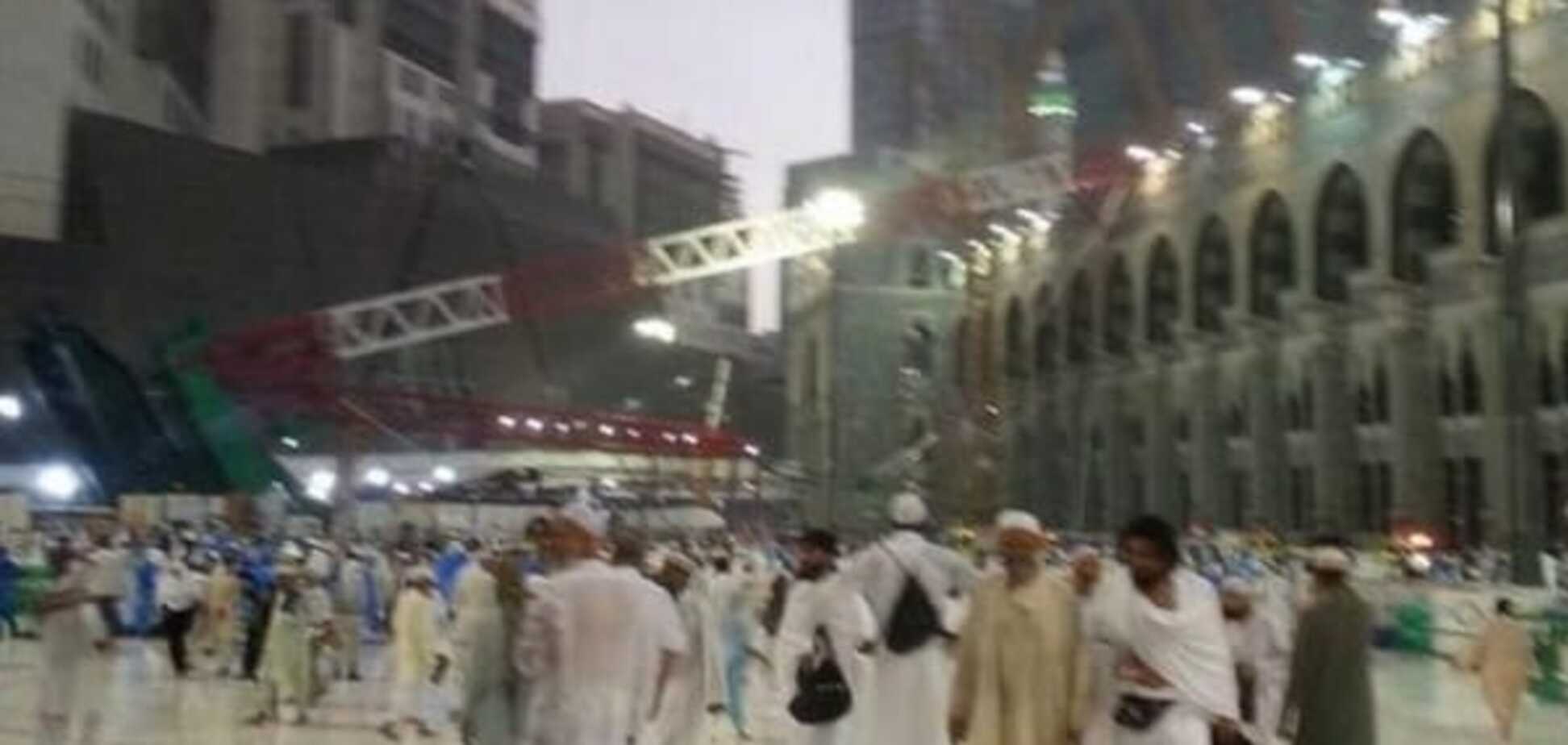 З'явилося відео падіння крана на мечеть у Мецці