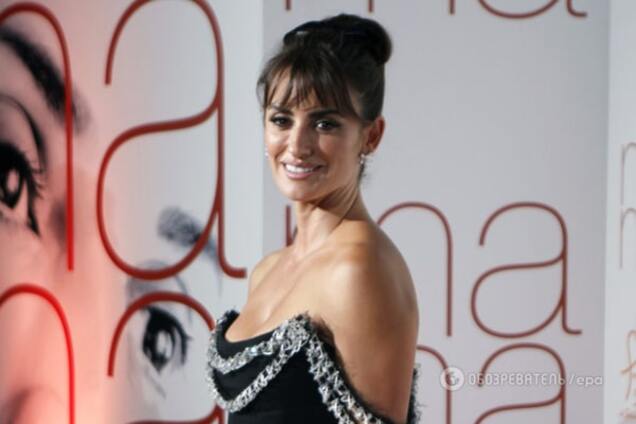 Пенелопа Круз покорила красную дорожку откровенным нарядом от Chanel