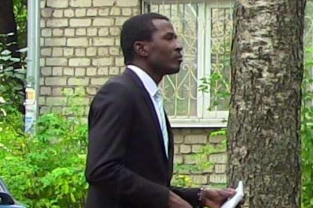 Выборы по-русски: в России появились ряженные послы США. Фотофакт